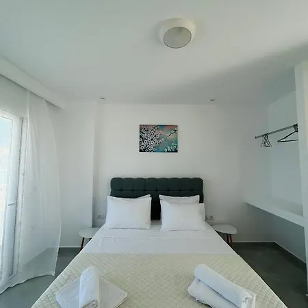 Chrisanthi Apartment *